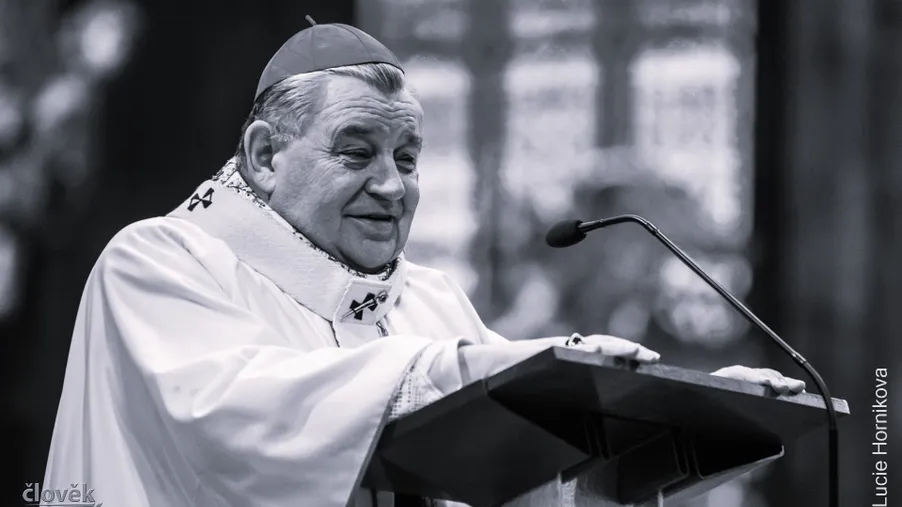 Zemřel kardinál Dominik Duka 